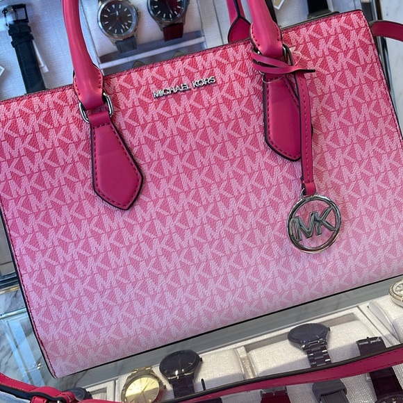 Michael Kors Sheila Medium Signature CZ Logo Satchel Crossbody Centr
Dragonfruit - Picture 7 of 16